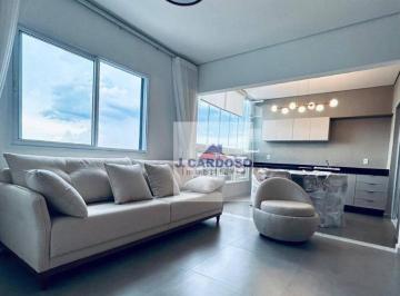 SALA DE ESTAR E JANTAR · Cobertura de 110m² com Planejados e Ar-Condicionado em Santa Rosália