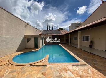 Casa · 360m² · 6 Quartos · 6 Vagas · Casa com 6 quartos sendo 5 suítes disponível para venda no bairro Santa Mônica em Uberlândia-MG