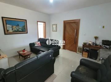 Casa · 1000m² · 4 Quartos · 1 Vaga · Casa com 4 quartos sendo 1 suíte disponível para venda no bairro Morada Nova em Uberlândia MG