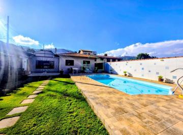 FRENTE DA CASA · Excelente casa térrea à venda no próximo á represa Bortolan em Poços de Caldas MG.