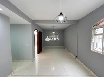 Casa · 300m² · 3 Quartos · 2 Vagas · Casa com 3 quartos disponível para locação no bairro Umuarama em Uberlândia-MG