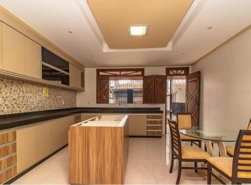 Casa · 180m² · 3 Quartos · 2 Vagas · Aluguel - Linda casa de 3 quartos, sendo 1 suíte