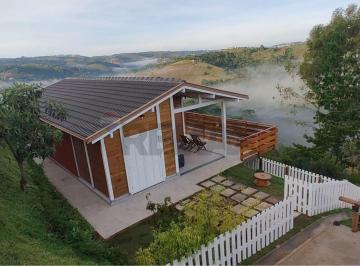 Casa · 180m² · 3 Quartos · Cabana de Luxo em Campos do Jordão: Conforto e Elegância