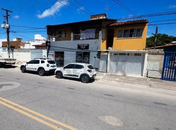 Casa · 450m² · 6 Quartos · 4 Vagas · "Refúgio de Luxo em Lagoa Nova: Invista Já!"