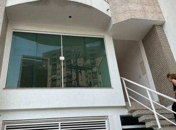 Casa · 225m² · 3 Quartos · 5 Vagas · Amplo Sobrado no Tatuapé