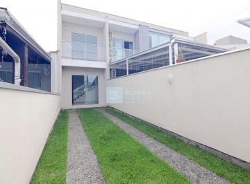 Casa · 61m² · 2 Quartos · 2 Vagas · Sobrado no bairro Fortaleza Alta!
