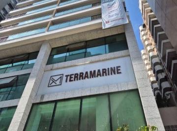 005168e5a443fda0558a91bf39024e3524de9bb9 · Terramarine de frente 3 quartos (1 suíte) e 2 vagas de garagem.