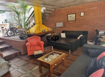 Casa · 194m² · 3 Quartos · 2 Vagas · Casa de vila assobrabada, construída por arquiteto, estilo rustico, com jardim de inverno, lareira e