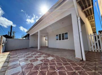 Casa de 3 quartos, Itanhaém · Casa Ampla com 3 Dormitórios e Suíte no Corumbá