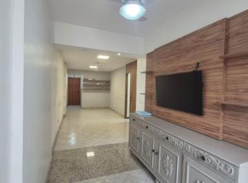 Apartamento de 2 quartos, Vitória · Apartamento na Praia do Canto, 2 quartos, suíte, reformado, a 100m do Centro da Praia Shopping.