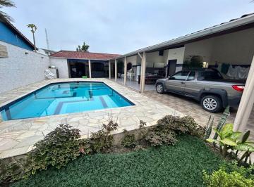 Casa de 2 quartos, Itanhaém · Casa no Corumbá com Piscina e Área Gourmet – 179 m² de Construção, 6 Vagas e Amplo Terreno!