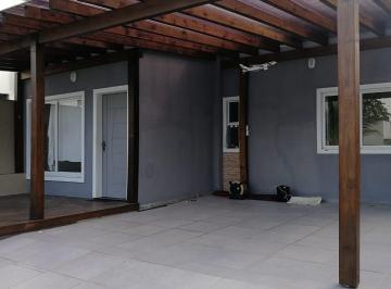 Casa · 140m² · 3 Quartos · 2 Vagas · CASA EM CONDOMÍNIO FECHADO NO CENTRO DE PIÇARRAS