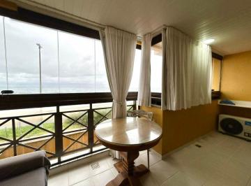 Apartamento de 2 quartos, Rio de Janeiro · Oportunidade, apartamento c/ 2 suítes, lavabo, sala em dois ambientes, varanda com vidro. Frente mar