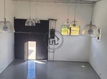 Comercial · 200m² · 4 Vagas · Galpão industrial para locação na Santa Claudina em Vinhedo.