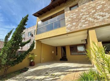 Casa · 237m² · 3 Quartos · 4 Vagas · Casa em Sarandi
