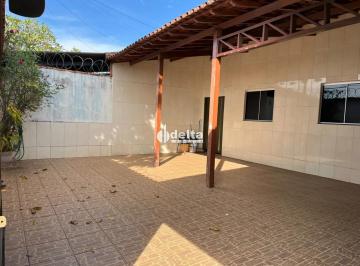Casa · 300m² · 2 Quartos · 4 Vagas · Casa residencial com 2 quartos sendo 1 suíte disponível para venda no Granada bairro em Uberlândia-M