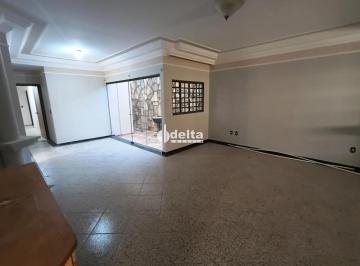 Casa · 360m² · 4 Quartos · 2 Vagas · Casa com 4 quartos sendo 2 suítes disponível para locação no bairro Vigilato Pereira em Uberlândia-