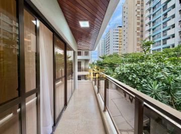 bd31d103a4361ee4c7949bf151dc1de673bb54bc · Apartamento reformado com sacada e 2 vagas na Praia das Pitangueiras – Alfa Imóveis Guarujá