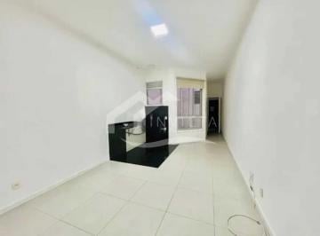Apartamento · 56m² · 1 Quarto · Excelente quarto e sala reformado com área externa tipo garden no Catete