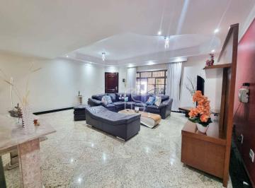 0d8131ec303f4b9b4dfd39480a016455ab8676f4 · Casa a venda na Penha com 3 suítes e 6 vagas de garagem.