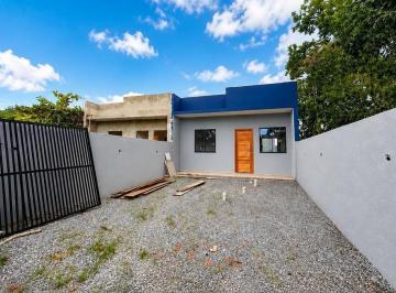 Casa · 57m² · 2 Quartos · 2 Vagas · Casa com 02 quartos (01 suíte) com espaço de terreno próximo ao centro comercial em Itapoá-SC