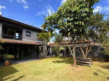 Casa · 260m² · 3 Quartos · 4 Vagas · Casa de Condomínio para alugar em Aldeia Da Serra de 260.00m² com 3 Quartos, 2 Suites e 4 Garagens