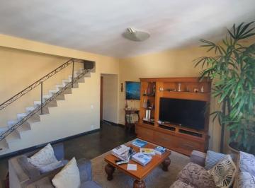 Apartamento · 240m² · 3 Quartos · 2 Vagas · Cobertura para venda em Icaraí de 240.00m² com 3 Quartos, 1 Suite e 2 Garagens