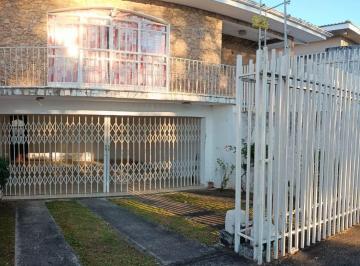 Casa de 4 quartos, Curitiba · Excelente casa com 4 quartos, 4 vagas e quintal no Boa Vista!