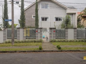 Casa · 315m² · 3 Quartos · 6 Vagas · Casa de esquina no Ahú com 3 suítes, 6 vagas.