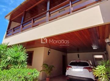 Casa · 258m² · 6 Quartos · 5 Vagas · Casa espaçosa de 3 pavimentos no coração da cidade 🏡✨