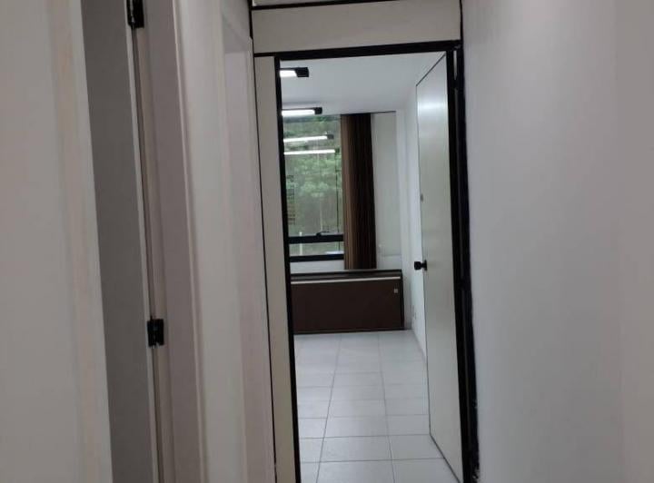 Foto do imóvel - Sala comercial no Via Parque Offices, com 33 metros quadrados, banheiro, vaga, prédio com.
