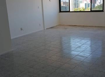 Apartamento · 140m² · 3 Quartos · 2 Vagas · ALUGO MARAVILHOSO APARTAMENTO NO MIOLO DO COSTA AZUL COM 3/4