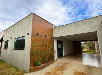 Casa de 3 quartos, Gama · Casa em Condomínio Fechado na Ponte Alta Norte com Amplo Jardim e Garagem para 3 Carros
