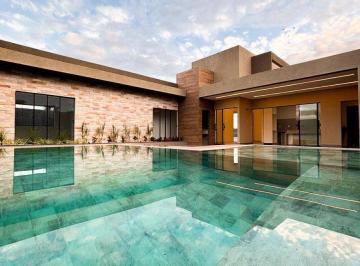 Casa de 3 quartos, Gama · Casa de Alto Padrão com 3 Suítes, Piscina e Planejados em Todos os Ambientes