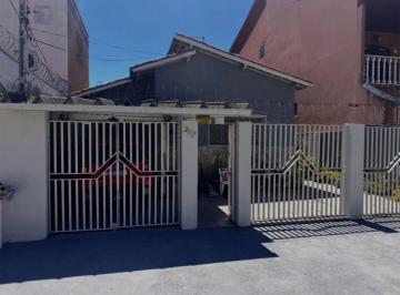 Casa de 5 quartos, Taubaté · Casa de 250 m2 con 5 quartos en venda en Jardim Califórnia