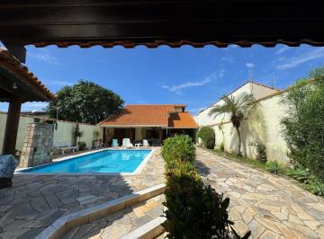 Casa de 5 quartos, Peruíbe · Casa com 5 quartos e piscina em Peruíbe - R$ 900.000,00.