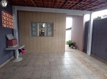Foto 01 · Casa à venda em Itanhaém-SP, bairro Belas Artes: 2 quartos, 1 sala, 1 banheiro, 2 vagas de garagem!