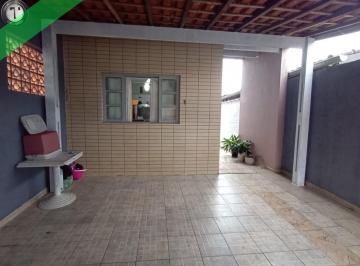 Foto 01 · Casa à venda em Itanhaém-SP, bairro Belas Artes: 2 quartos, 1 sala, 1 banheiro, 2 vagas de garagem!