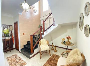 Casa · 186m² · 3 Quartos · 2 Vagas · Sobrado à venda no bairro Vila Rezende em Piracicaba.