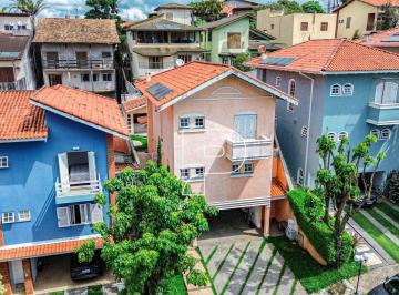 Casa · 225m² · 3 Quartos · 4 Vagas · Casa de Condomínio para venda em Granja Viana de 225.00m² com 3 Quartos, 2 Suites e 4 Garagens