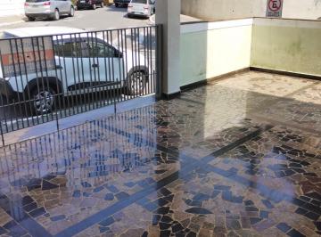 Casa · 275m² · 3 Quartos · 2 Vagas · Sobrado para venda e aluguel em Centro de 275.00m² com 3 Quartos e 2 Garagens