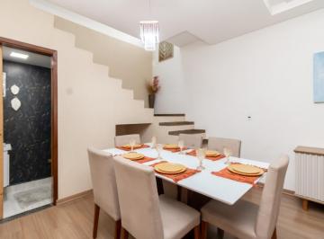 3d63422e-32b2-4b24-85a1-65d2575bee00 · Confortável sobrado para venda em Vila do Encontro com 5 quartos, sendo 1 suíte, 288m²