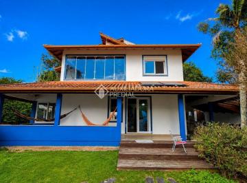 Casa · 220m² · 4 Quartos · Casa - 4 dormitórios a 180 metros da Praia no Morro das Pedras