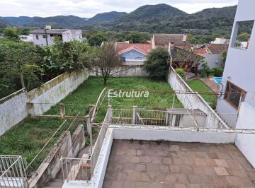Casa Venda de 4 quartos · Casa de 4 quartos com pátio amplo