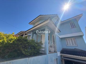 Casa · 221m² · 4 Quartos · 3 Vagas · Casa de 4 quartos com pátio amplo