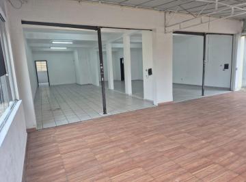 Salão amplo · Loja Comercial 163m² para Alugar — Fachada de Vidro, Reformada — Capão da Imbuia