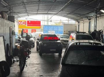 Comercial · 243m² · 10 Vagas · Ótimo galpão em avenida bastante movimenta, 300 m2