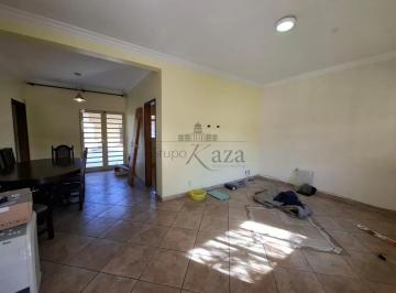 Casa · 327m² · 4 Quartos · 4 Vagas · Oportunidade - Casa Sobrado - Residencial Bosque dos Ipês - 4 Dormitórios - 220m².