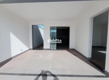 Casa · 250m² · 3 Quartos · 2 Vagas · Casa com 3 quartos sendo 1 suíte disponível para venda no bairro Jardim Canaã em Uberlândia-MG