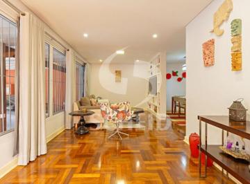 Casa · 185m² · 3 Quartos · 3 Vagas · Casa térrea reformada com 185m², 3 Quartos + 1 quarto na edícula, 3 vagas no Campo Grande.